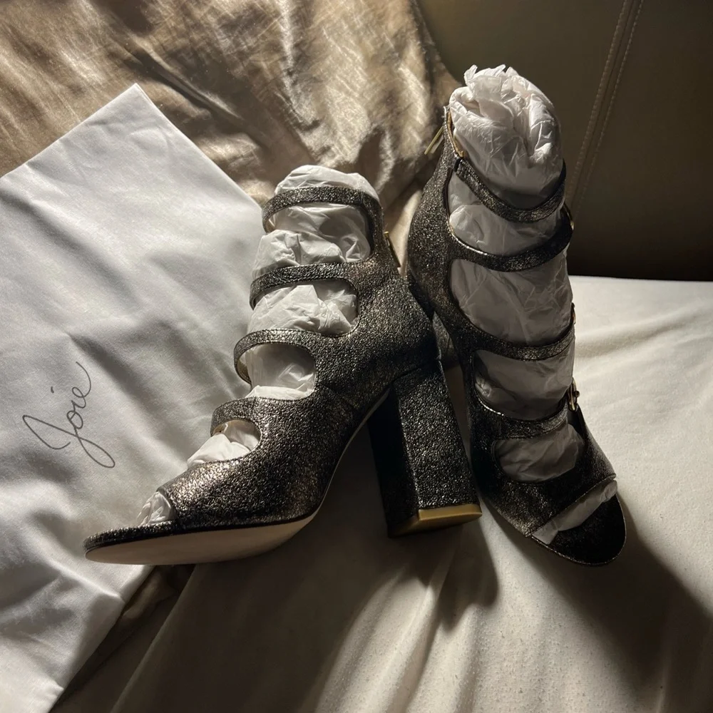 Size 6 1/2 Josie leather gold heels - Picture 11 of 16